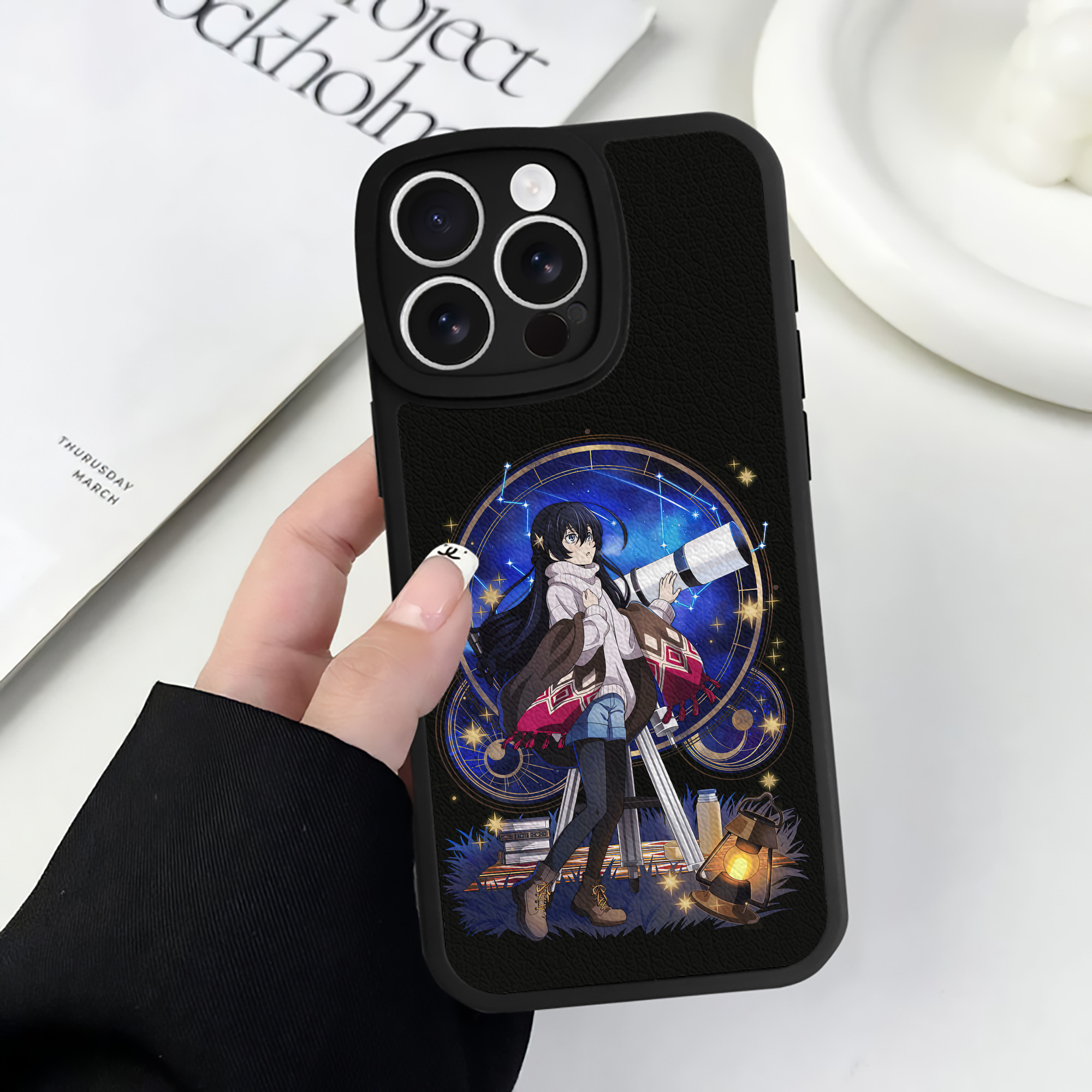 （画像用） 文豪ストレイドッグス Bungo Stray Dogs 【iPhone 16シリーズ対応】シリコンスマホケース（レザー調） 材質：シリコン